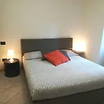 Poli Con Giardino Apartmán