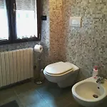 Poli Con Giardino Apartmán *