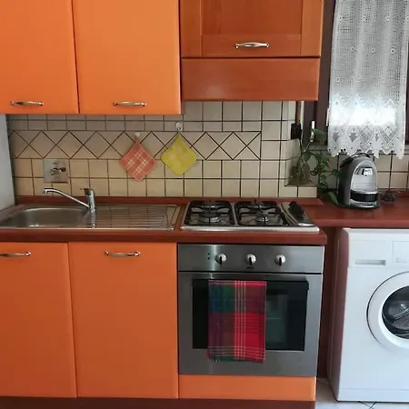 Poli Con Giardino Apartman
