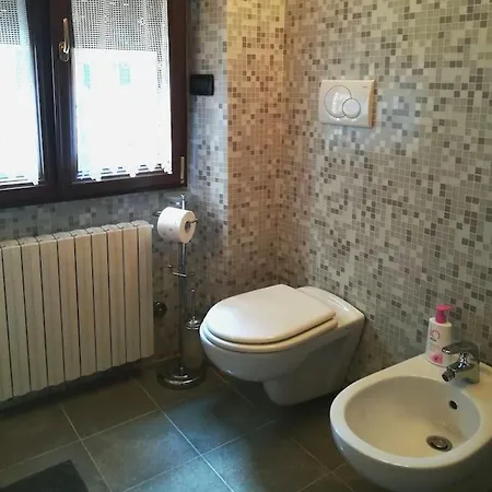 Poli Con Giardino Apartman *