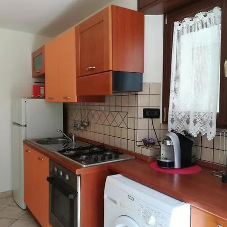 Poli Con Giardino Apartman