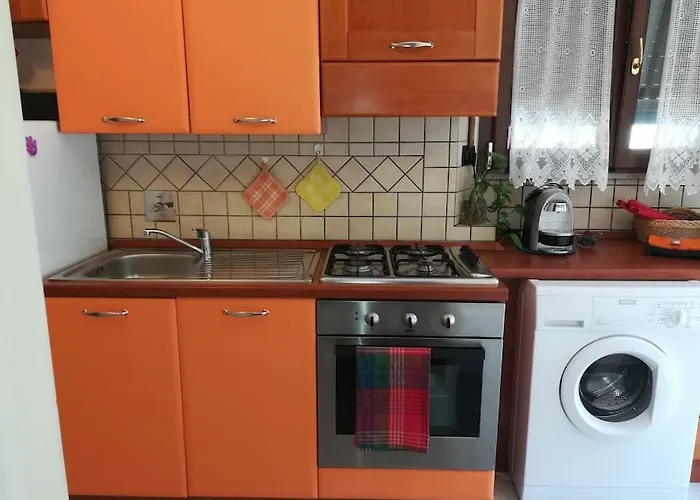 Poli Con Giardino Apartament