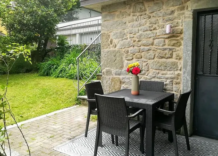 Poli Con Giardino Apartament *