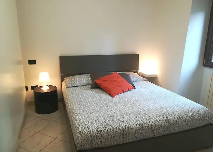 Poli Con Giardino Apartament