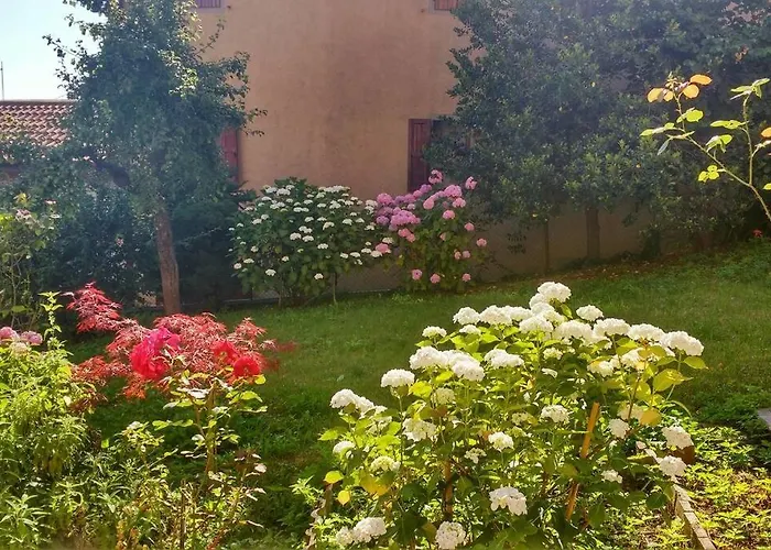 Apartament Poli Con Giardino