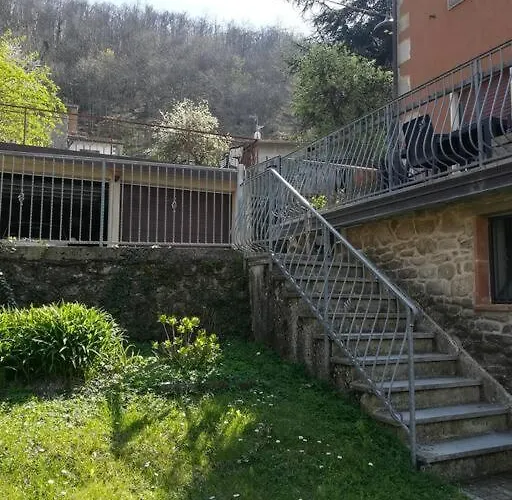 Poli Con Giardino Apartament