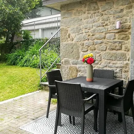 Poli Con Giardino Apartment *
